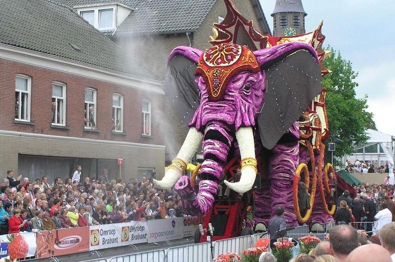     Bloemencorso Zundert. , Noord-Brabant, Zundert, Molenstraat, 106