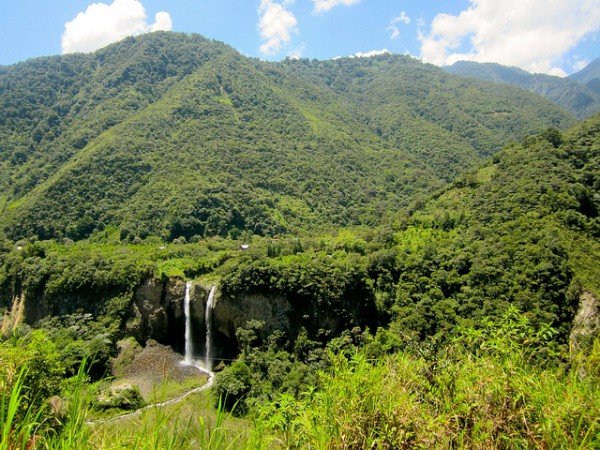  . , Tungurahua, Banos de Agua Santa, Oscar Efren Reyes