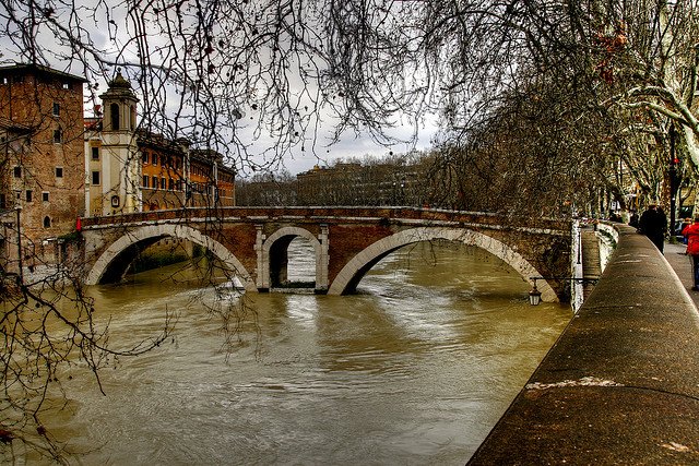   . , , , Ponte Fabricio