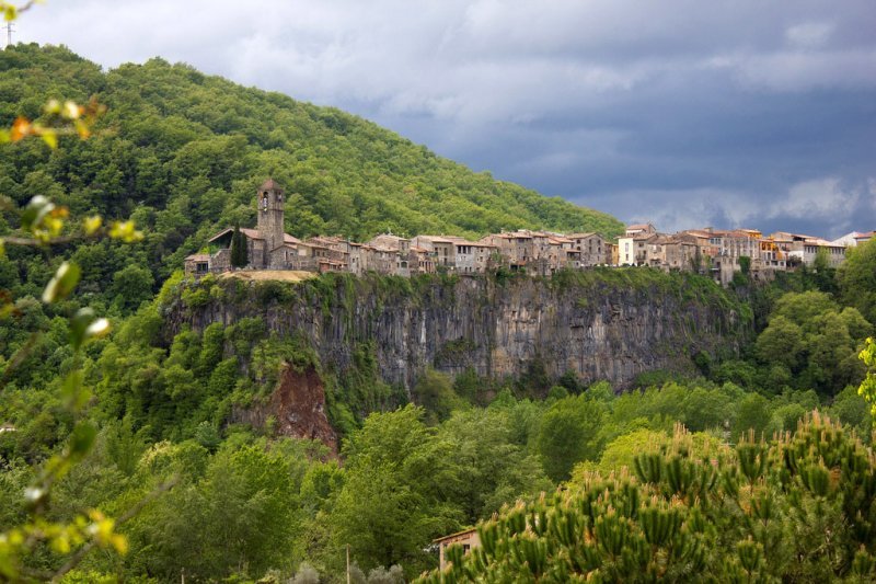  ---. , Catalunya, Castellfollit de la Roca, Carretera Girona, 9