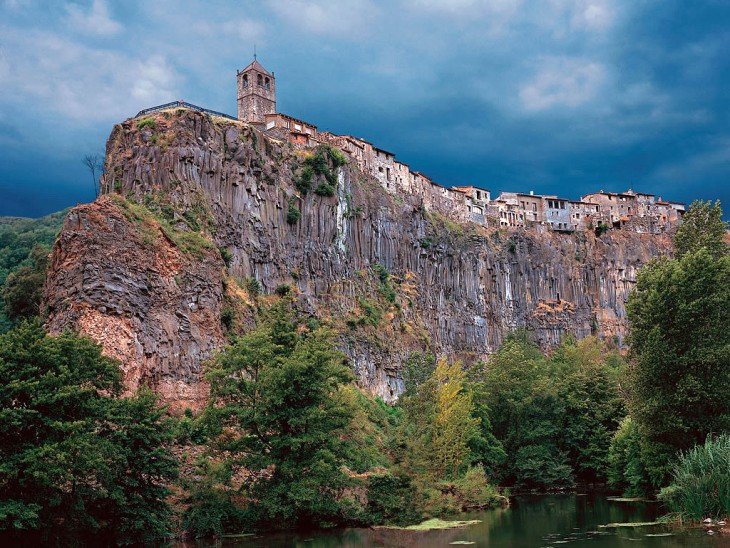  ---. , Catalunya, Castellfollit de la Roca, Carretera Girona, 9