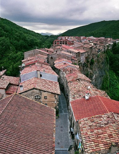  ---. , Catalunya, Castellfollit de la Roca, Carretera Girona, 9