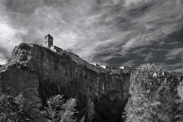  ---. , Catalunya, Castellfollit de la Roca, Carretera Girona, 9