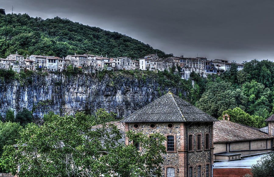  ---. , Catalunya, Castellfollit de la Roca, Carretera Girona, 9