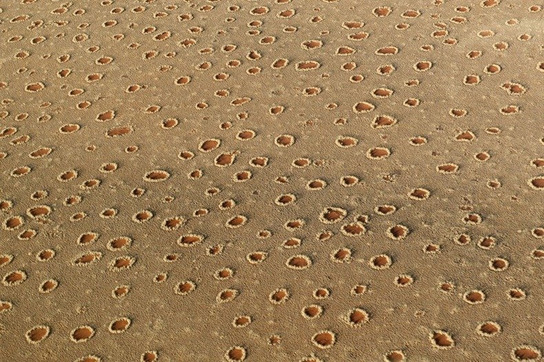 Фото Загадочные круги в пустыне Намибии. Намибия, Kunene, C43