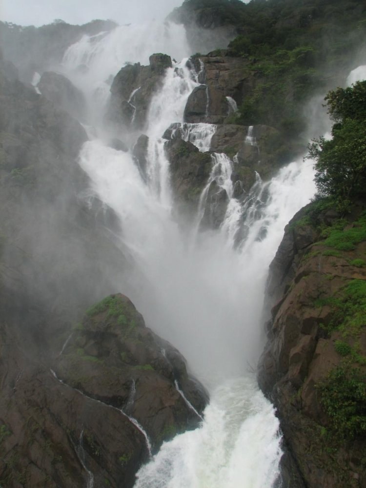   . , Karnataka, Sonaulim, DoodhSagar Waterfalls Trail