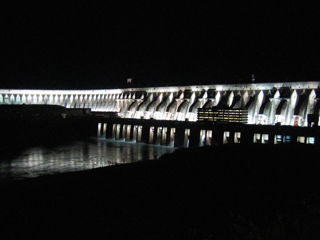 Фото ГЭС Итайпу. Бразилия, Парана, Foz do Iguacu, Avenida Tancredo Neves