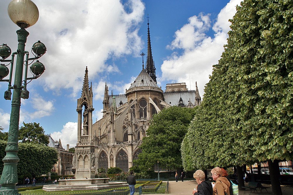  C  XXIII . , Ile-de-France, Paris, Parvis Notre-Dame - Place Jean-Paul II, 4