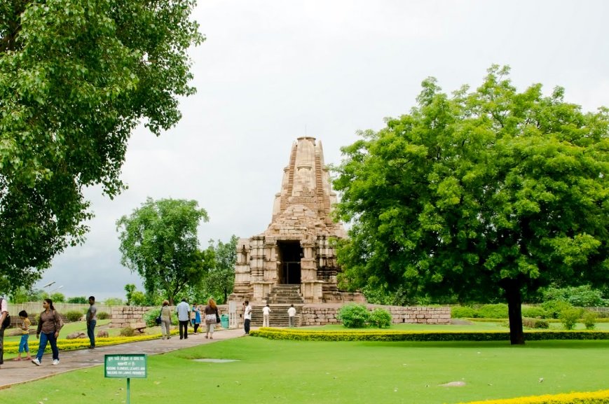   . , Madhya Pradesh, Khajuraho, Unnamed Road