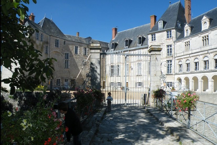   -. , Centre, Saint-Brisson-sur-Loire, Rue de Gien, 2-6