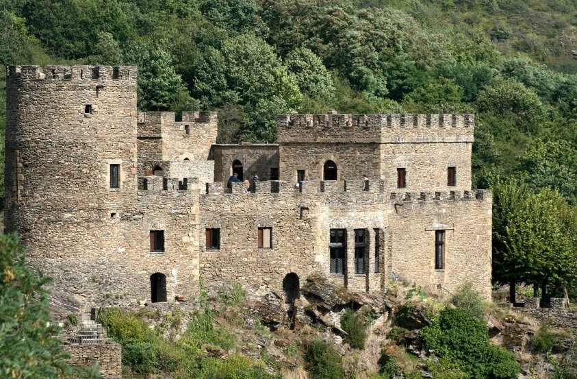   . , Auvergne, Chouvigny, Le Bourg