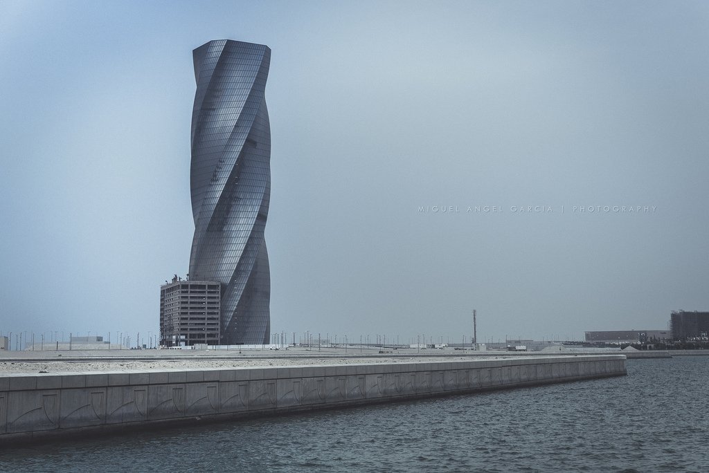 Фото Юнайтед Тауэр. Башня-Сверло в заливе Бахрейна. Бахрейн, Capital Governorate, Manama, Road 4611
