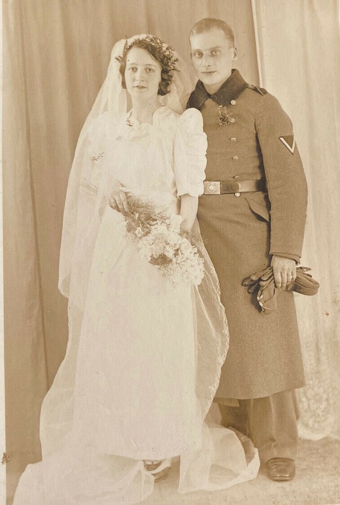  Soldat mit Braut.jpg. 