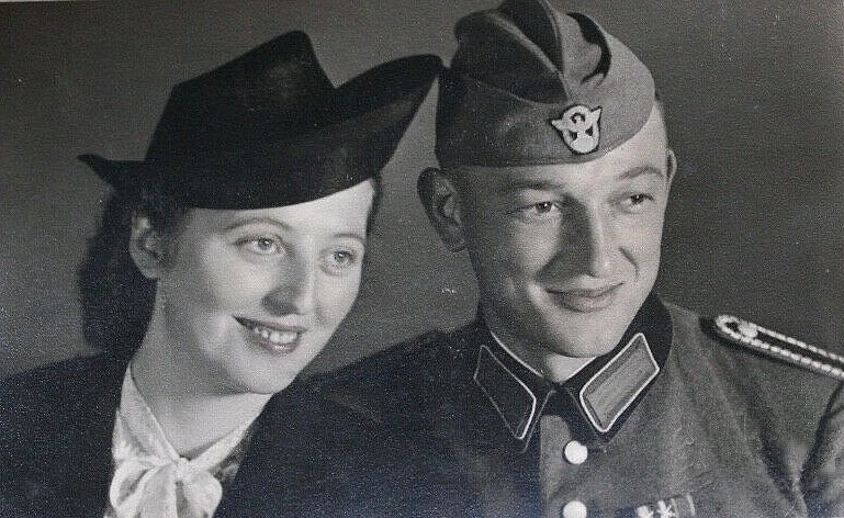  Wehrmacht  Soldat und Frau.jpg. 