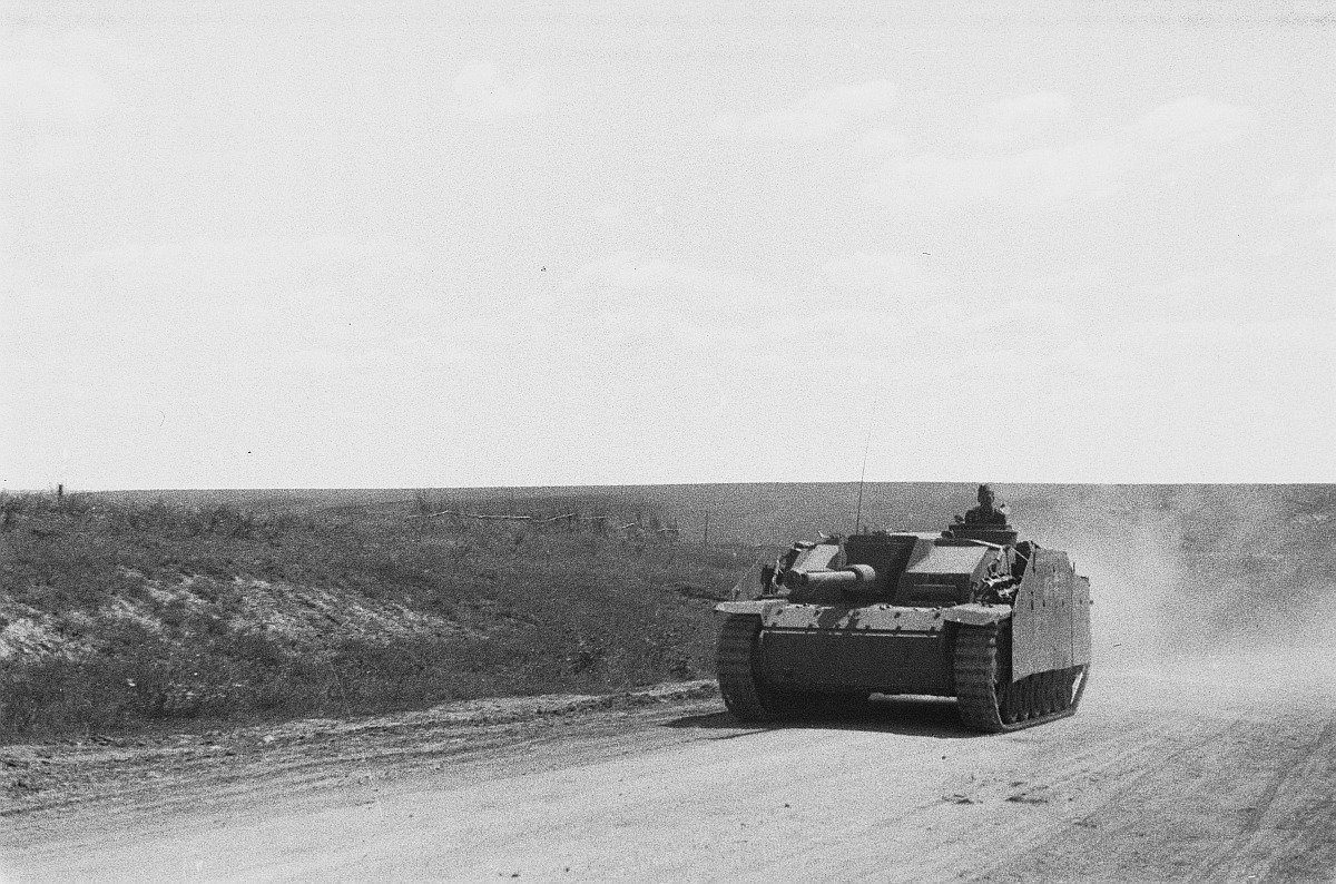  Sturmgeschutz III Ausf.F.jpg. 