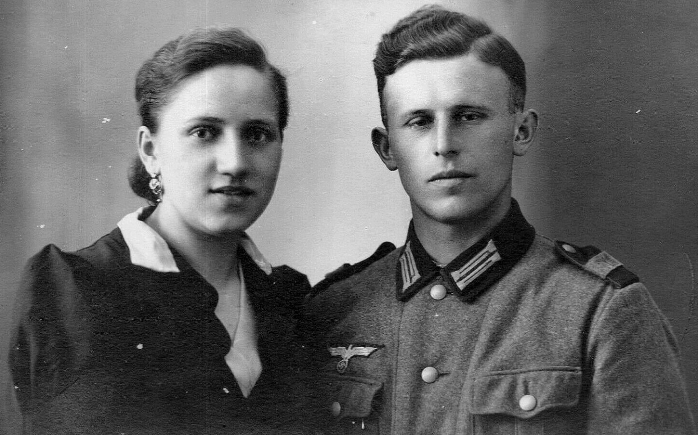  wehrmacht soldat mit frau.jpg. 