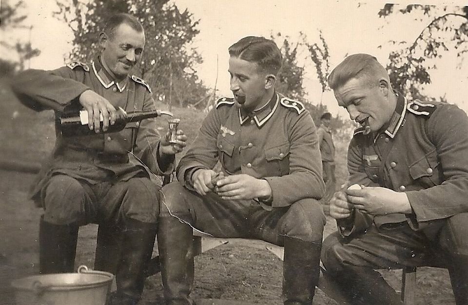  die soldaten trinken.jpg. 