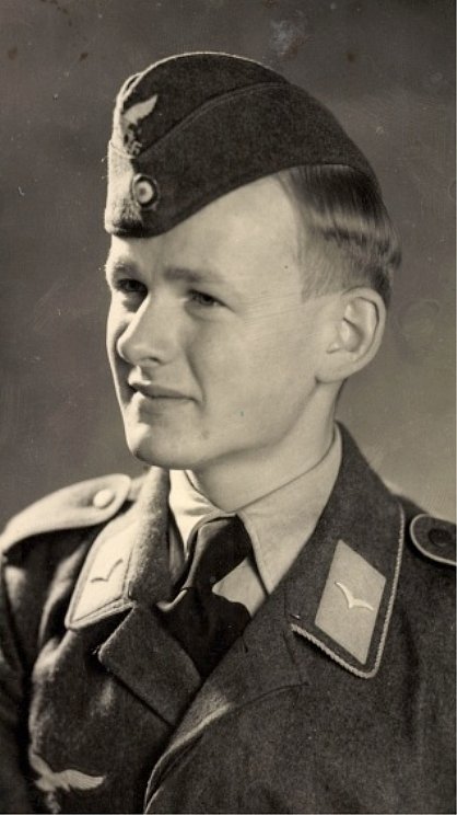  Wehrmacht Luftwaffe Soldat.jpg. 