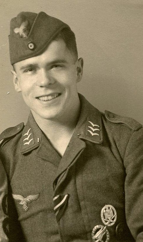 LW_Soldat der Wehrmacht.jpg. 