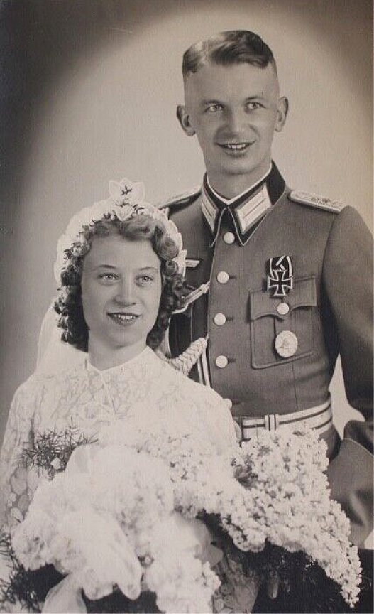  Braut und Offizier der Wehrmacht.jpg. 