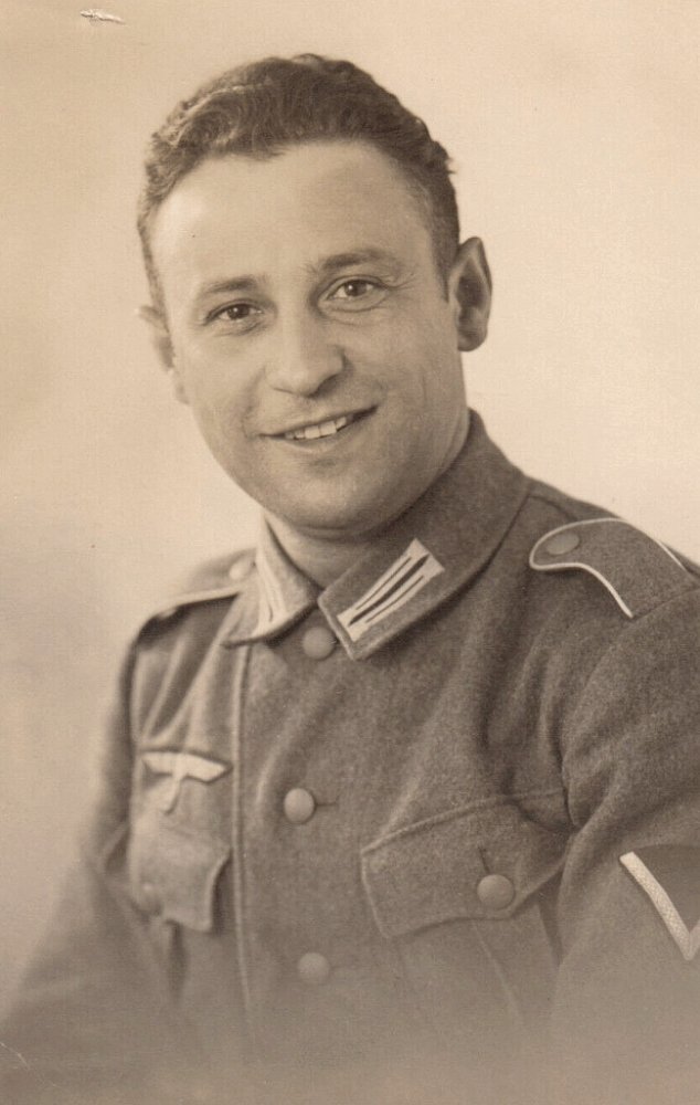  Wehrmacht Soldat Gefreiter.jpg. 
