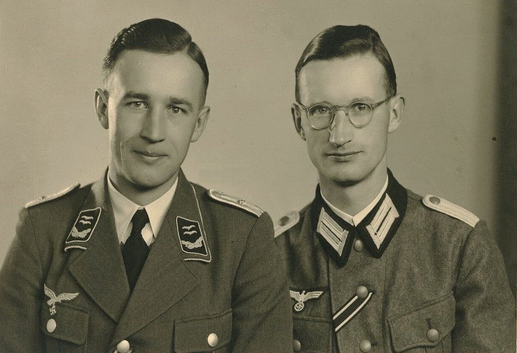  Wehrmachtsleutnant und Luftwaffenoffizier.jpg. 
