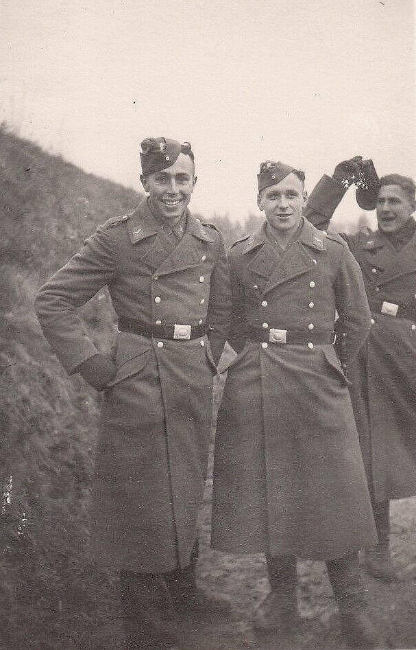  drei Wehrmachtssoldaten 1940.jpg. 