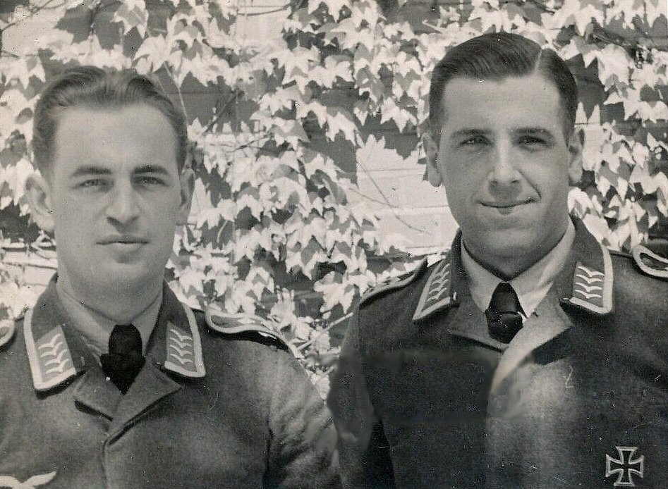  Foto zwei Luftwaffe Soldat.jpg. 