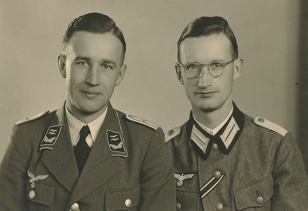  Foto Portrait Heer Leutnant und Luftwaffe Offizier in BRAUNSCHWEIG.jpg. 