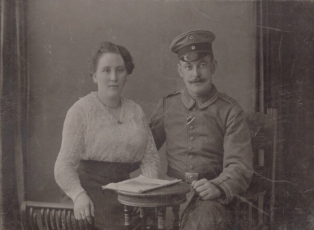  Soldat mit Frau - Barmen 1910.jpg. 