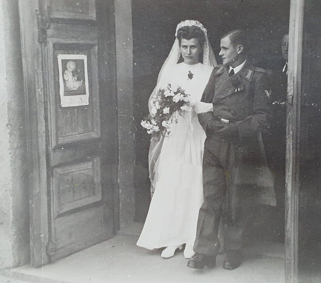  Soldat & Braut Hochzeit Portrait Wehrmacht .jpg. 