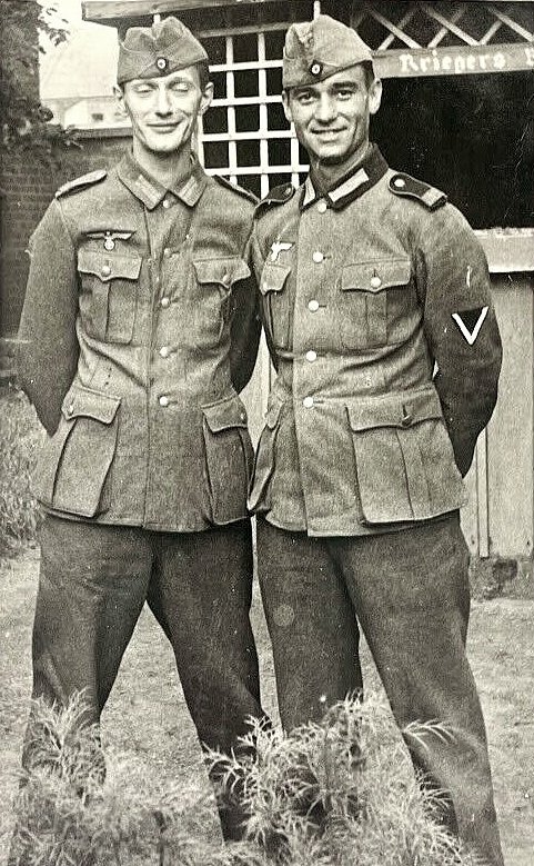  zwei Wehrmachtssoldaten.jpg. 