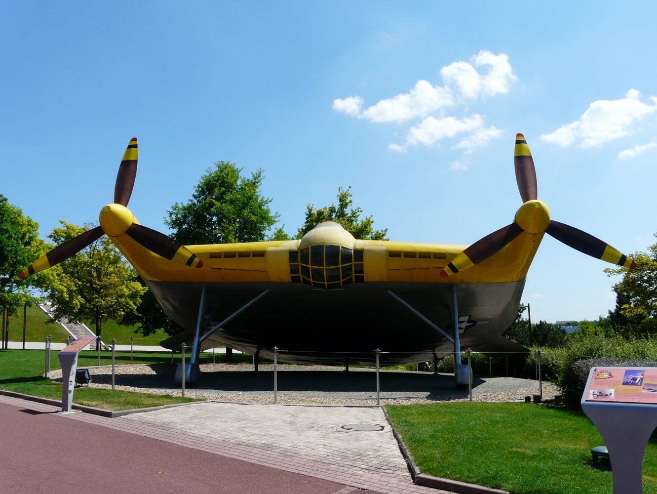  . , Poitou-Charentes, Chasseneuil-du-Poitou, Avenue Gustave Eiffel