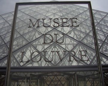  Musee du louvre. , Ile-de-France, Paris, Cour Carree et Pyramide du Louvre