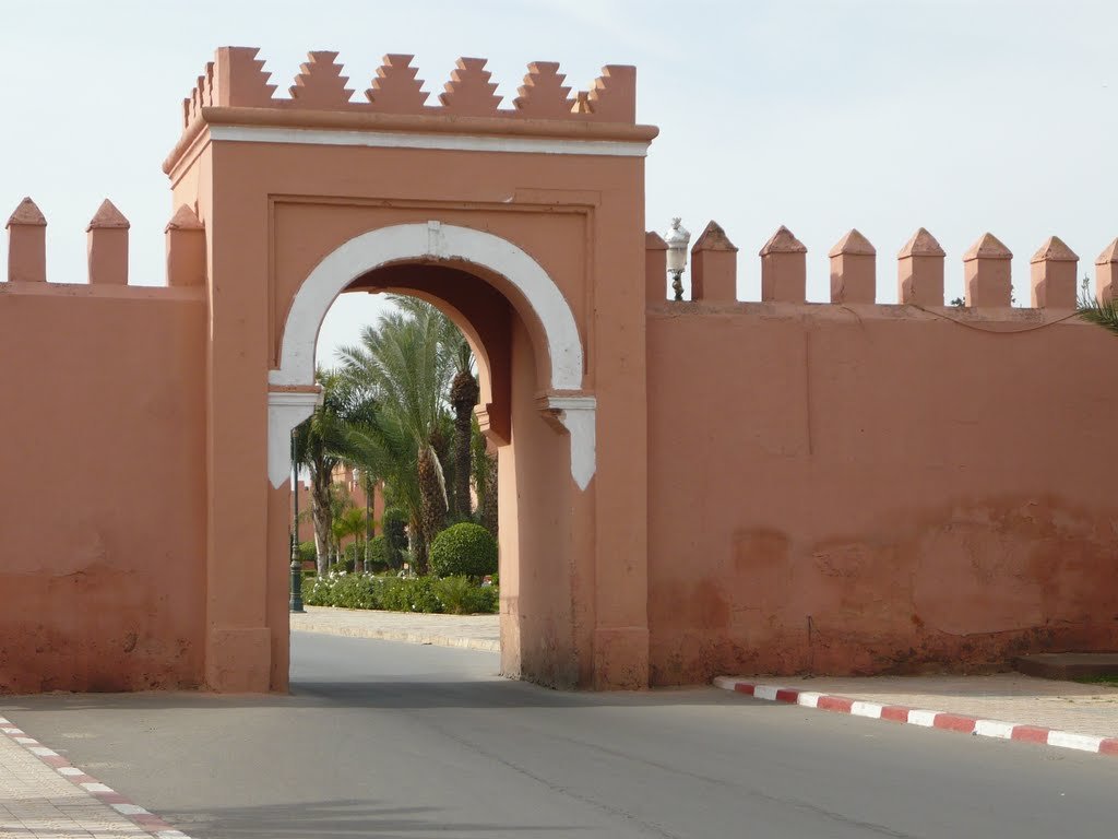 Фото Королевский  дворец Дар эль-Махзен, Марракеш, Морокко. Марокко, Марракеш-Тенсифт-Эль-Хауз, Марракеш, Medina, Rue de Berrima