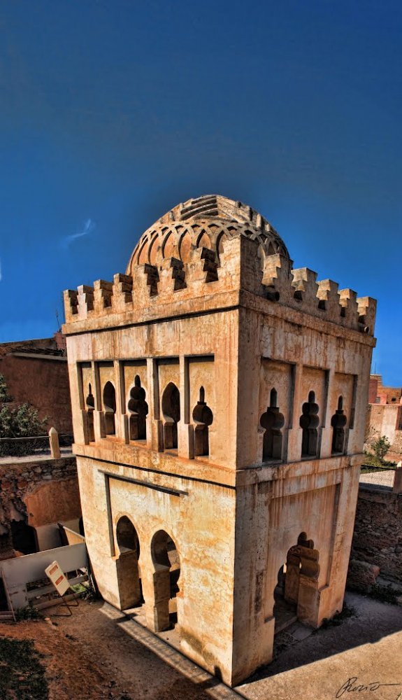 Фото Кубба-аль- Баадийн, Марракеш, Морокко. Марокко, Марракеш-Тенсифт-Эль-Хауз, Марракеш, Medina, Place de La Kissariat Ben Youssef