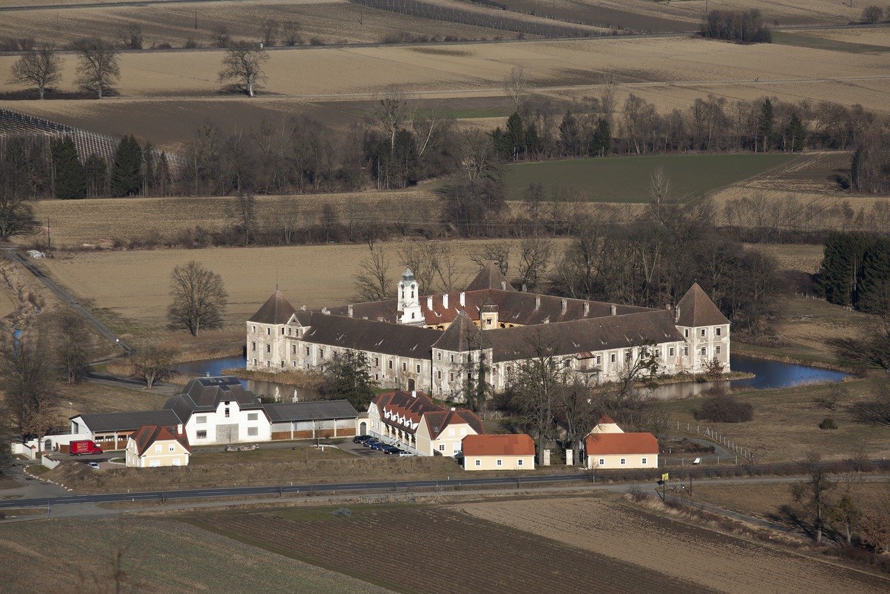 Фото Замок Хаинфелф. Австрия, Штирия, Лайтерсдорф-им-Рабталь, Leitersdorf im Raabtal, 1