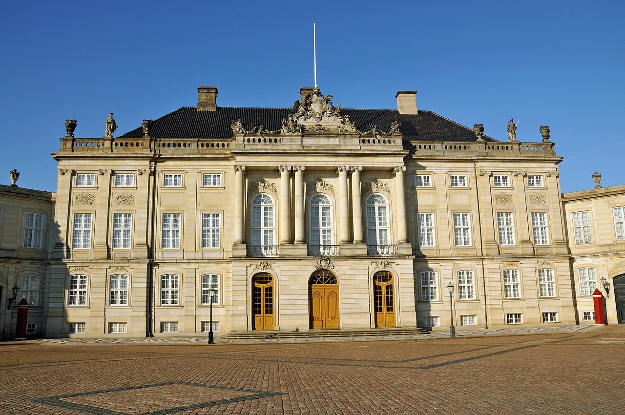    VII  . , , Amalienborg Slotsplads, 3