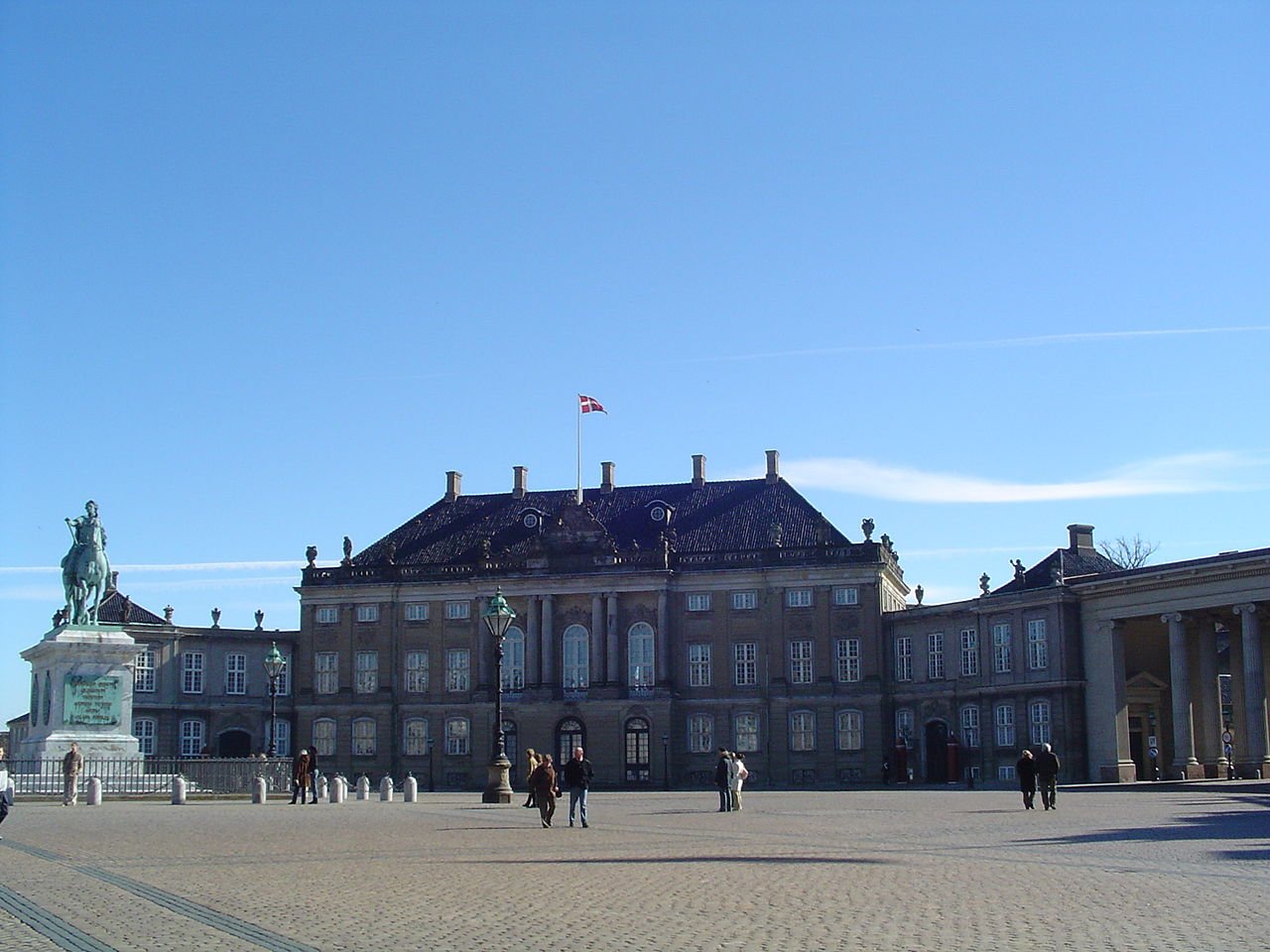    I . , , Amalienborg Slotsplads, 2C