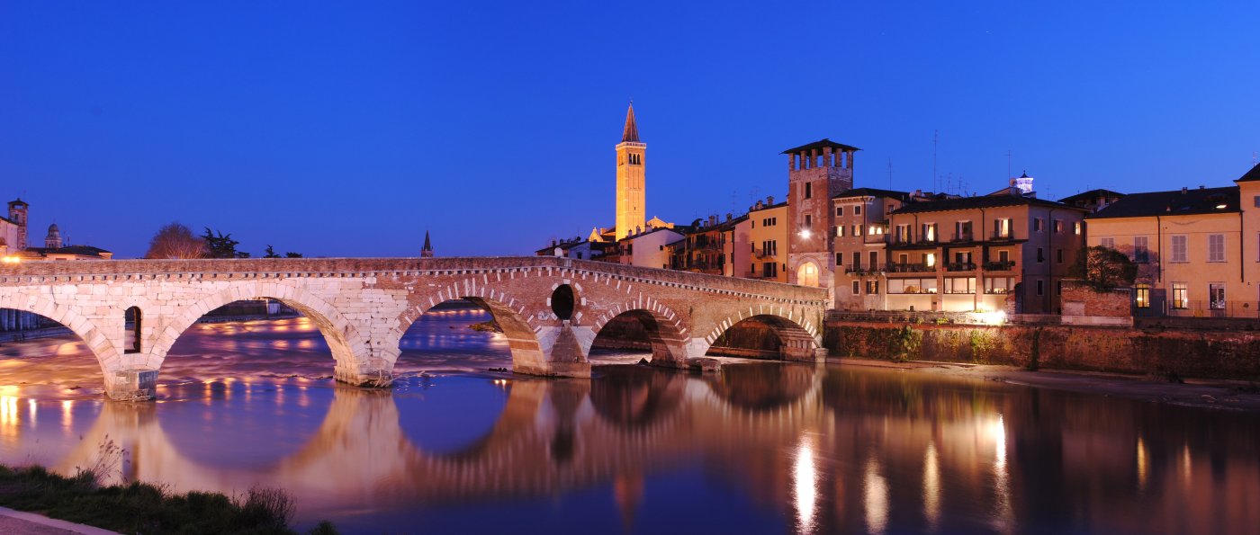  -. , Veneto, Verona, Ponte Pietra, 21