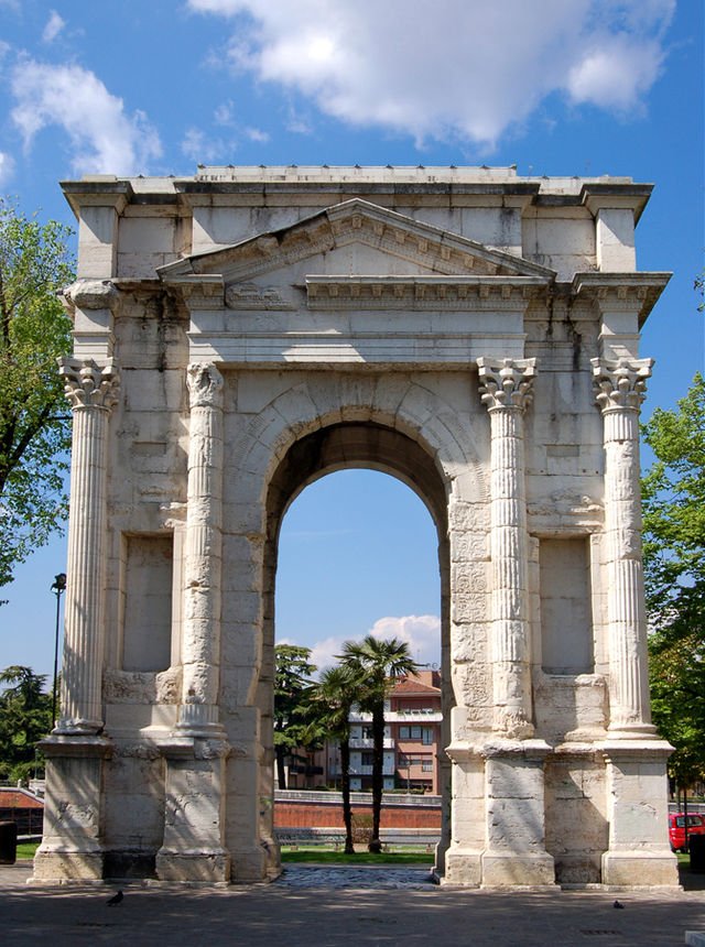   . , Veneto, Verona, Piazzetta Castel Vecchio, 30