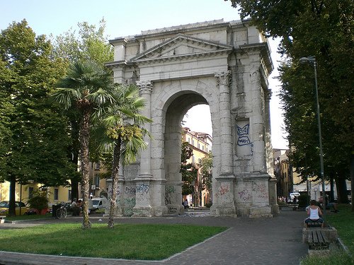   . , Veneto, Verona, Piazzetta Castel Vecchio, 30