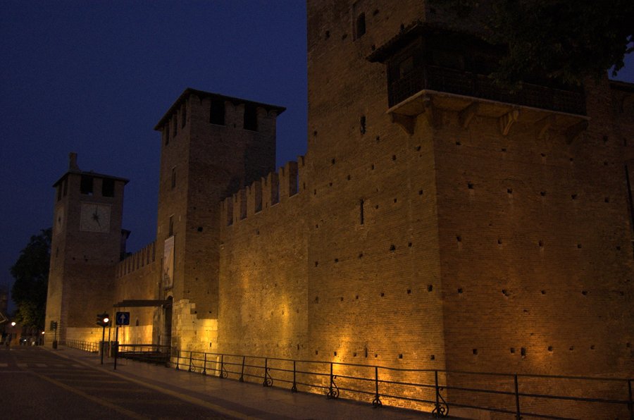   . , Veneto, Verona, Corso Castelvecchio, 5