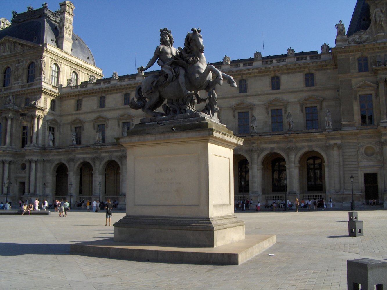    XIV. , Ile-de-France, Paris, Cour Carree et Pyramide du Louvre