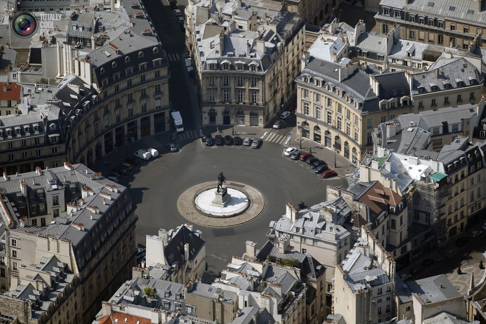   . , Ile-de-France, Paris, Place des Victoires, 8-10