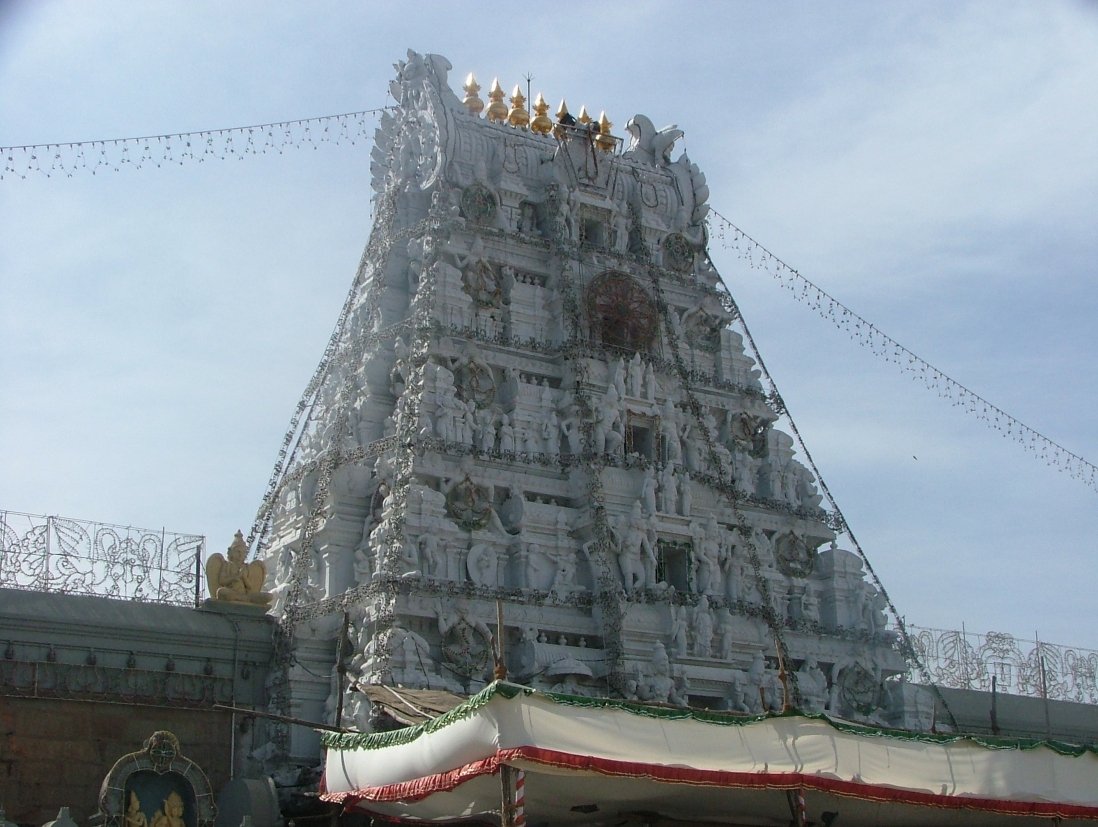 Фото Храм Тирумалы Венкатешвары. Индия, Andhra Pradesh, Tirupati, East Mada Street
