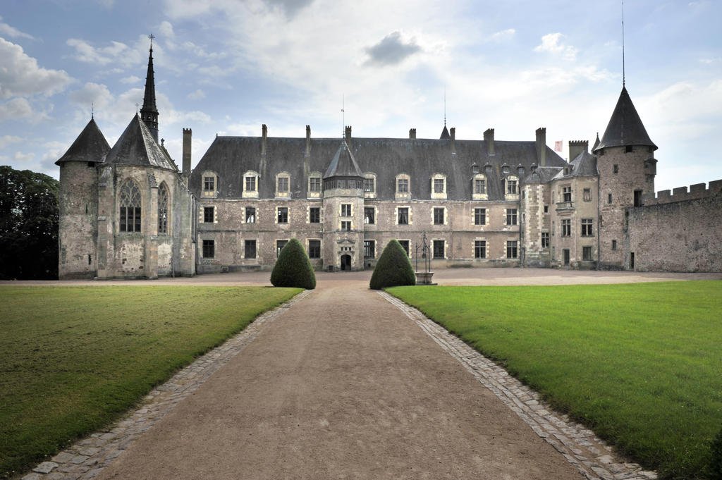    . , Auvergne, Lapalisse, Chateau de Lapalisse