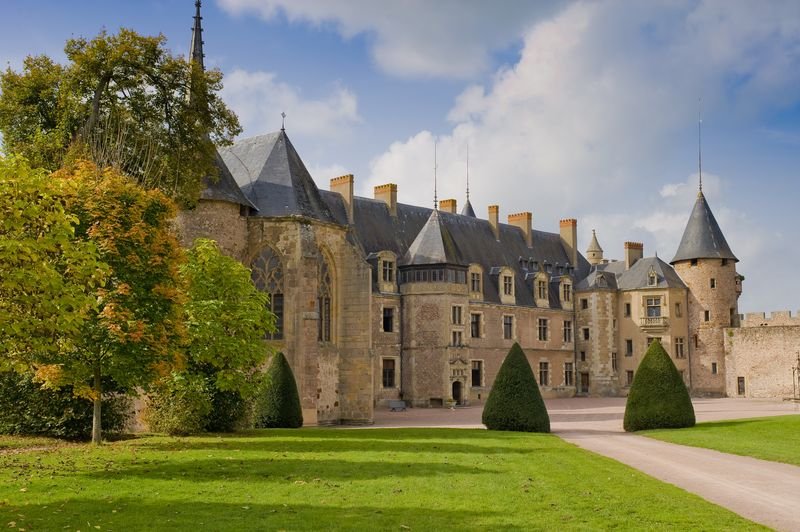    . , Auvergne, Lapalisse, Chateau de Lapalisse