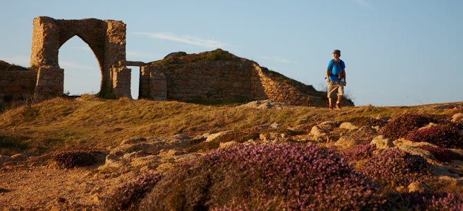   . . , St Ouen, Le Chemin du Chateau