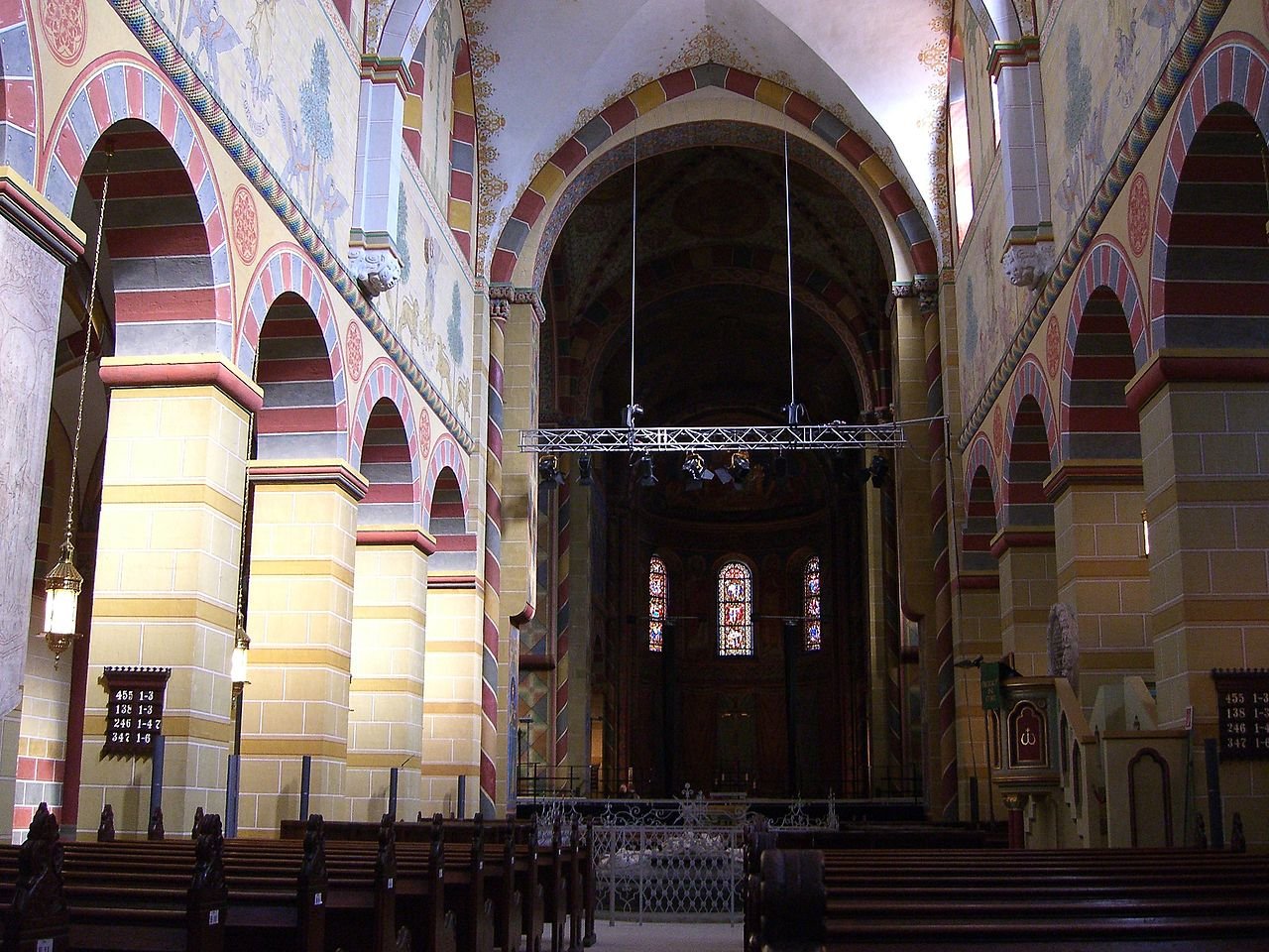   . , Niedersachsen, Konigslutter, Vor dem Kaiserdom, 9